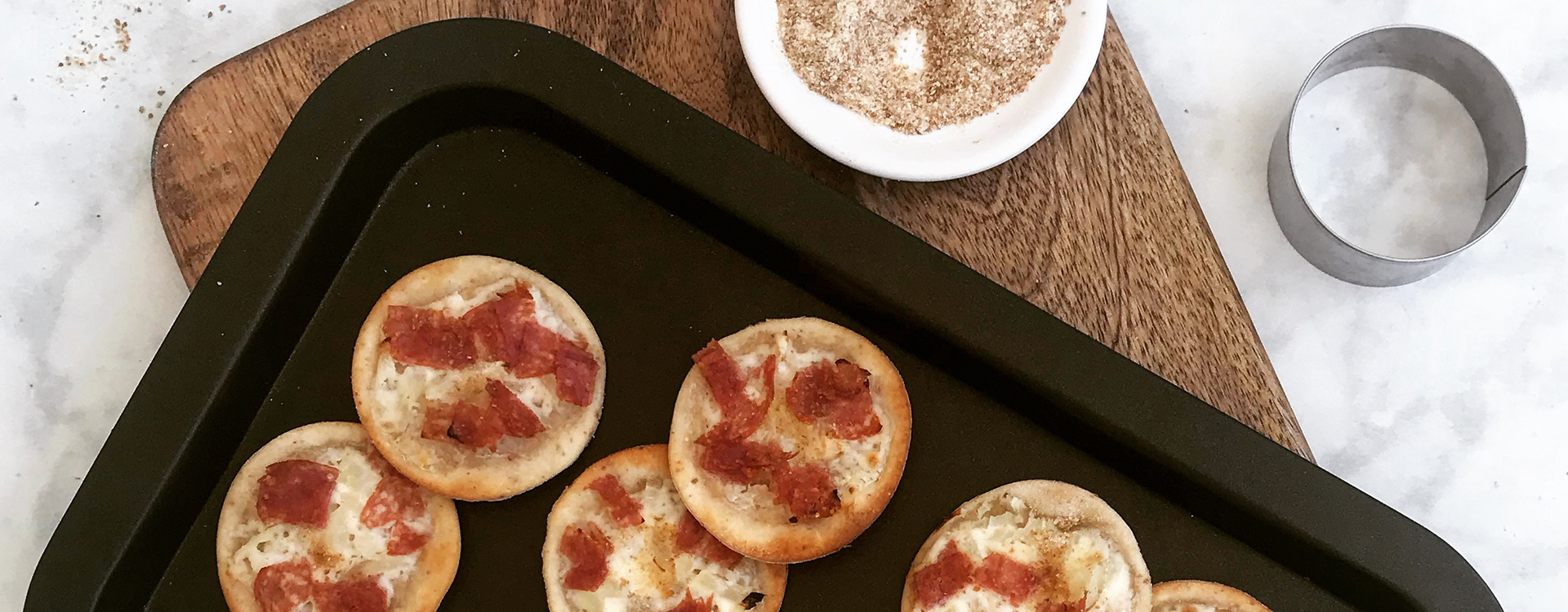 Köstliche Mini Flammkuchen mit LAND-LEBEN Vollkornbrösel