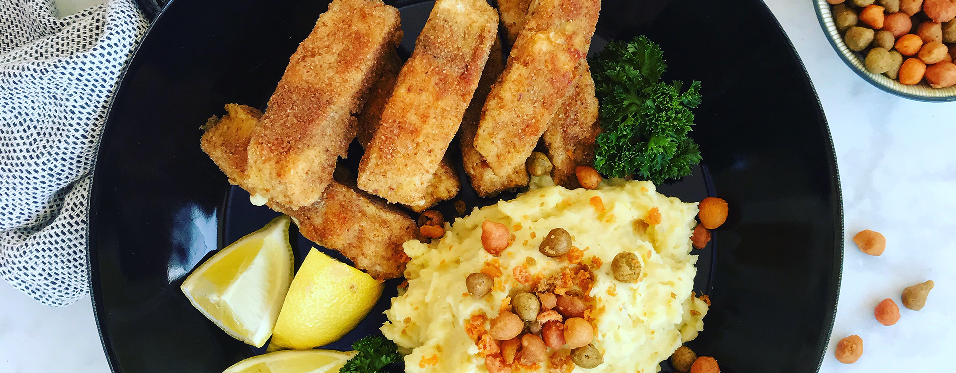 Fish fingers with crunchy potato purée