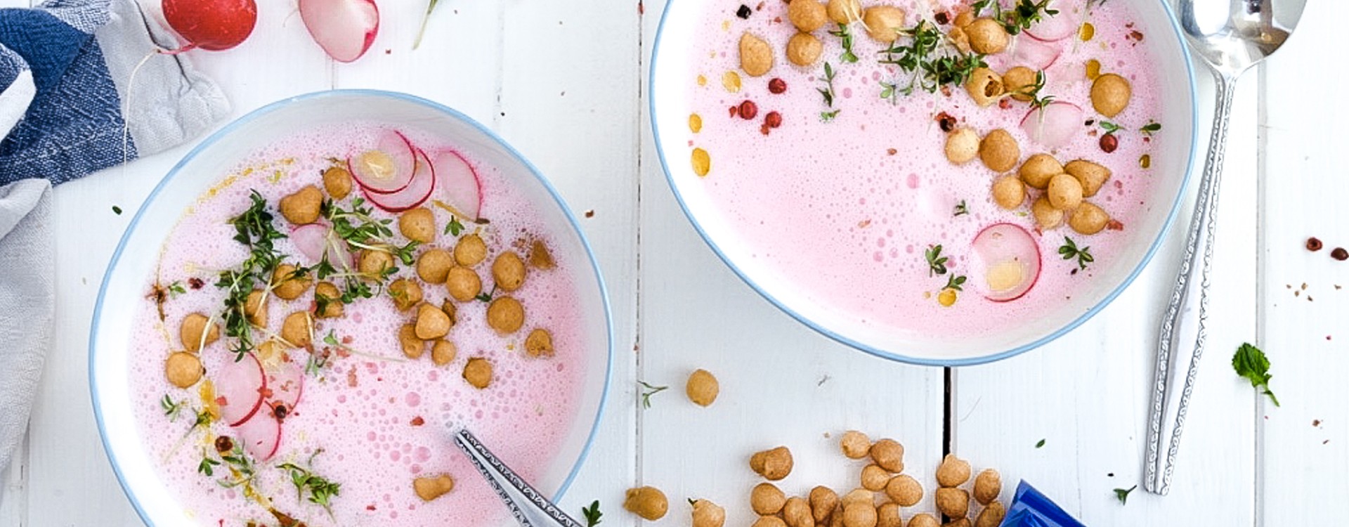 Radish soup with Soup&Snack Pearls and cress