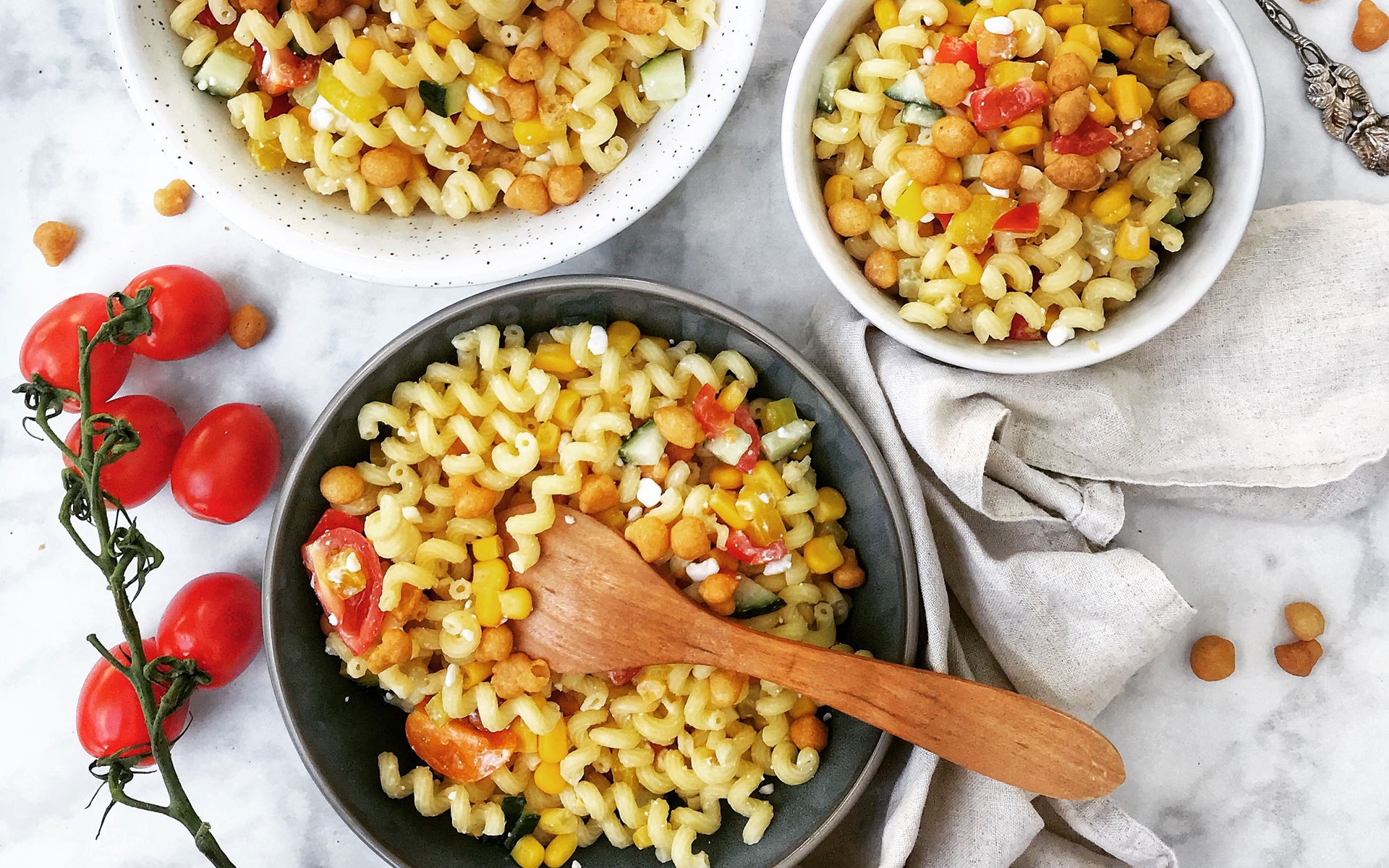 Crunchy Nudelsalat mit Backerbsen