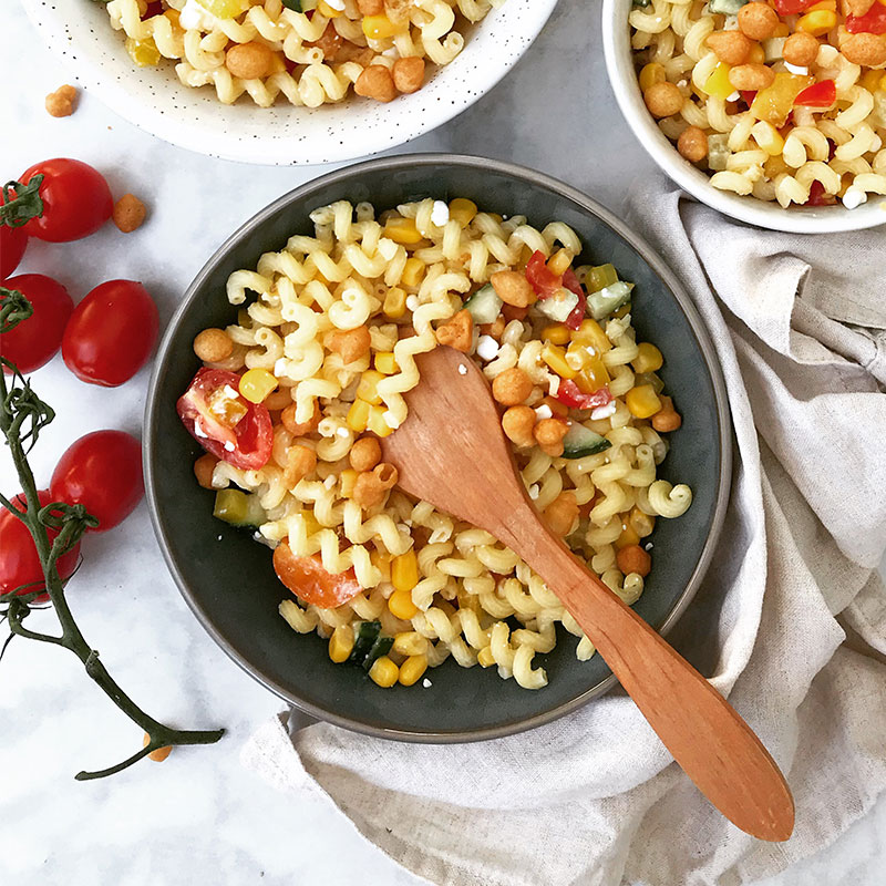 Crunchy Nudelsalat mit Backerbsen
