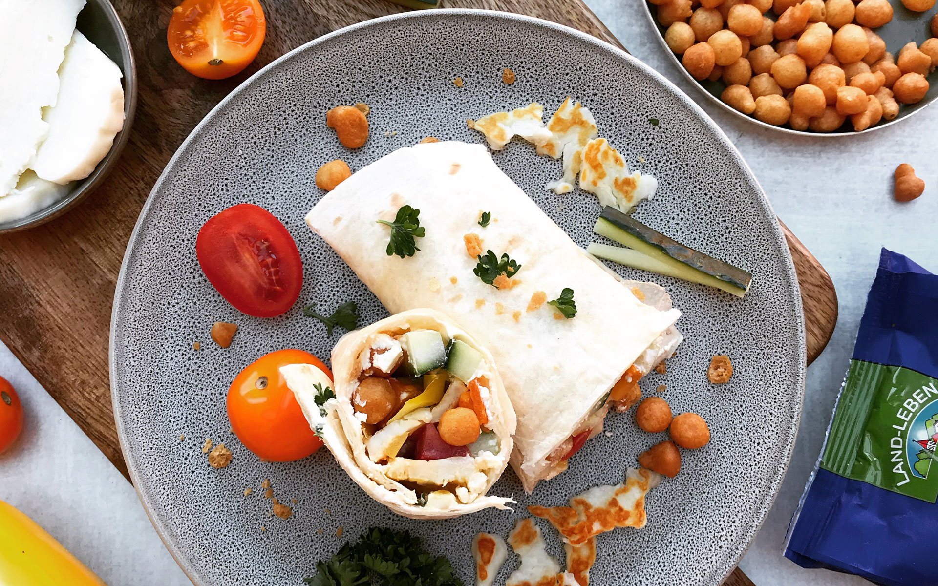 Knusper Wraps mit Halloumi und Backerbsen