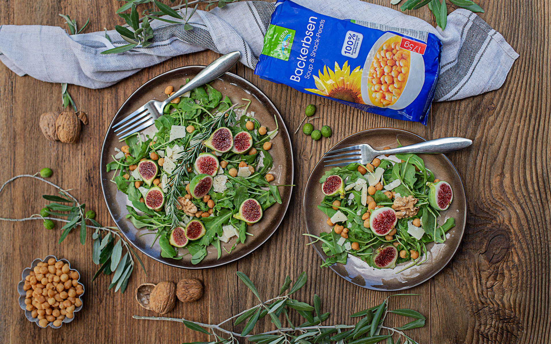 Rucola Parmesan Salat mit Backerbsen von LAND-LEBEN als Topping