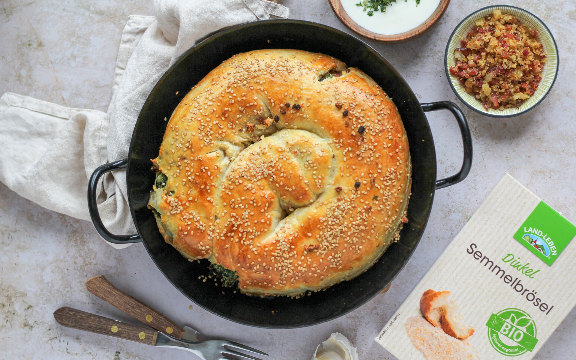 Spinatstrudel mit Feta Käse und Speck