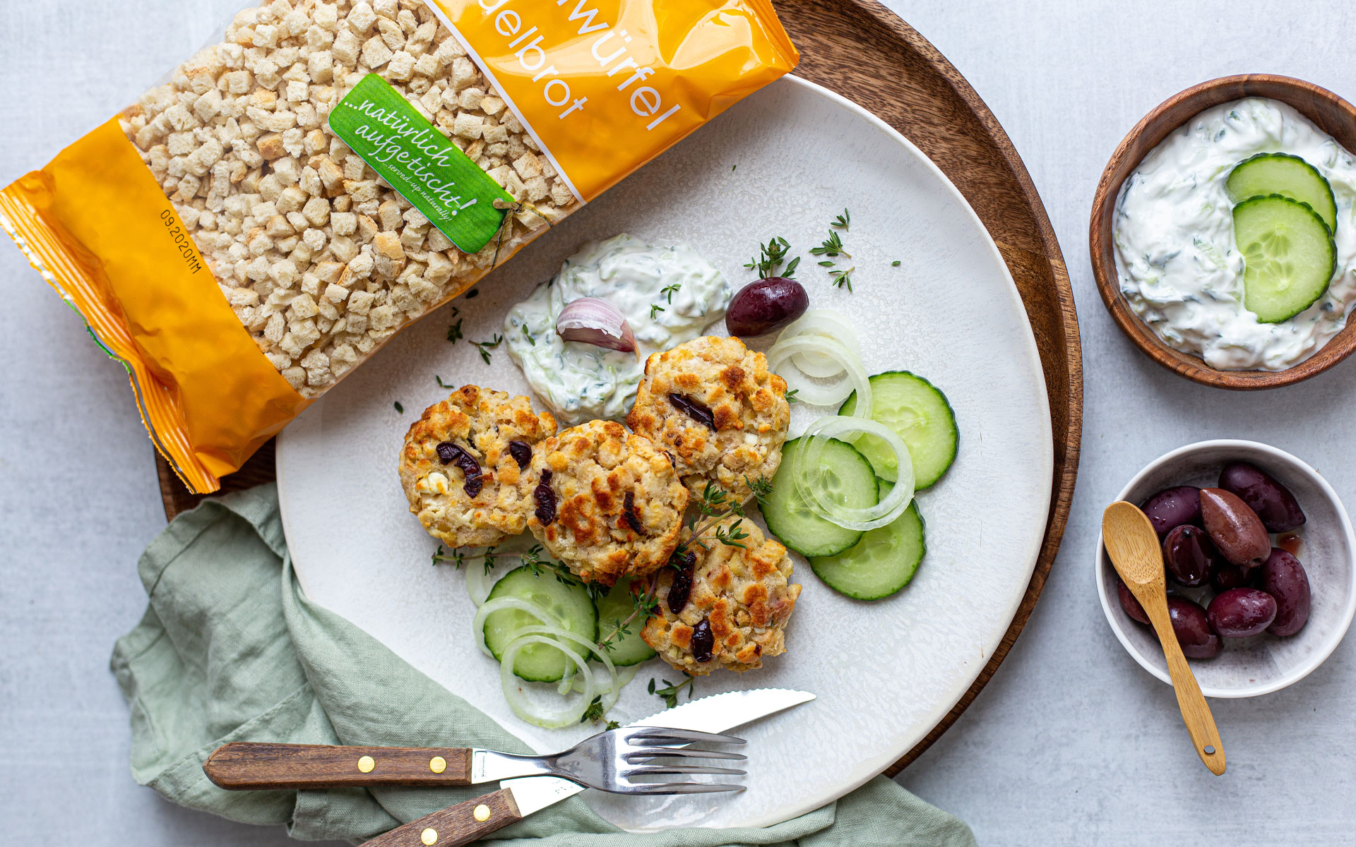 Griechische Kaspressknödel mit Tsatsiki