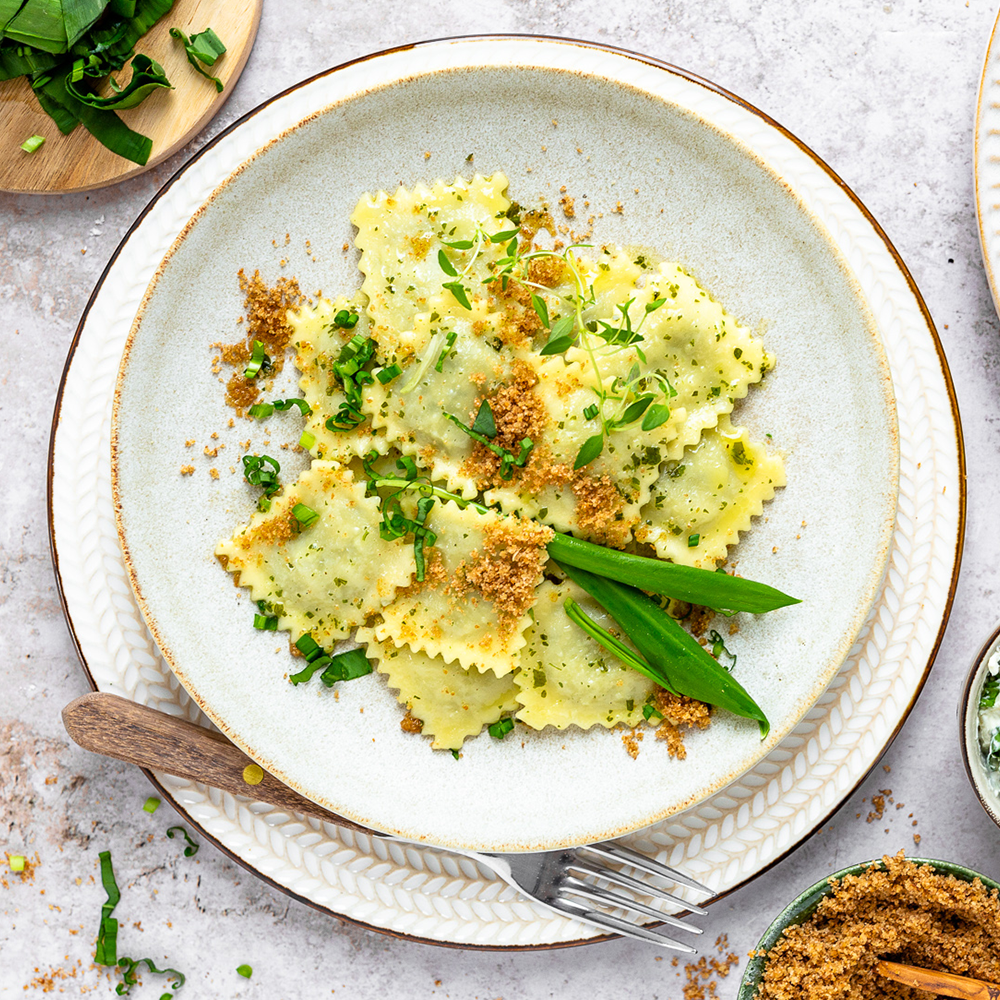 Bärlauch Ravioli in Kräuterbutter und Knusperbrösel