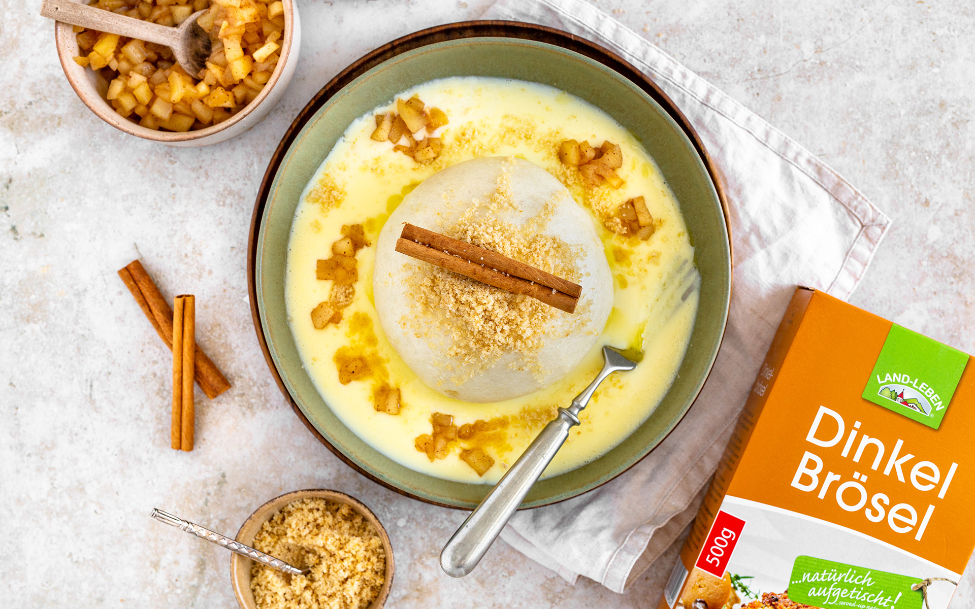 Bratapfel Germknödel mit Vanillesauce - LAND-LEBEN Rezept
