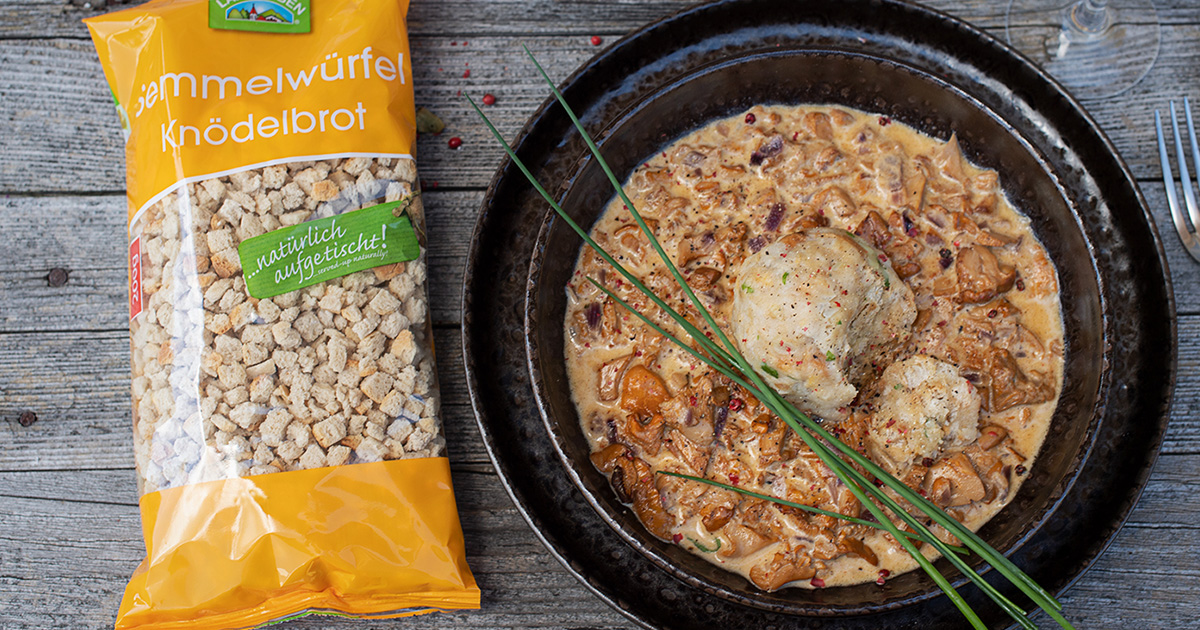 Eierschwammerl Gulasch mit Semmelknödel von LAND-LEBEN