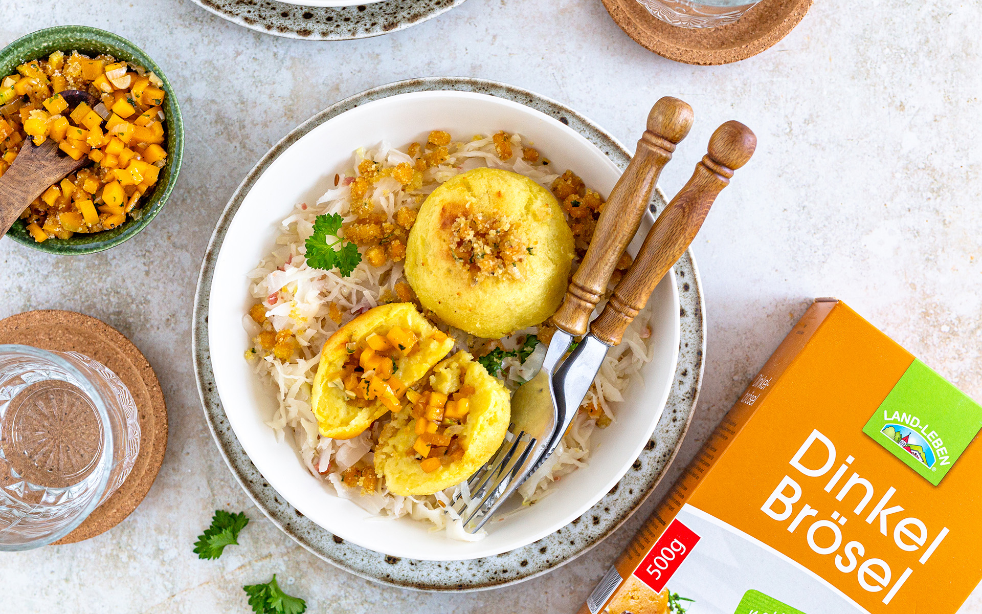 Gebackene Kürbisknödel mit Krautsalat 